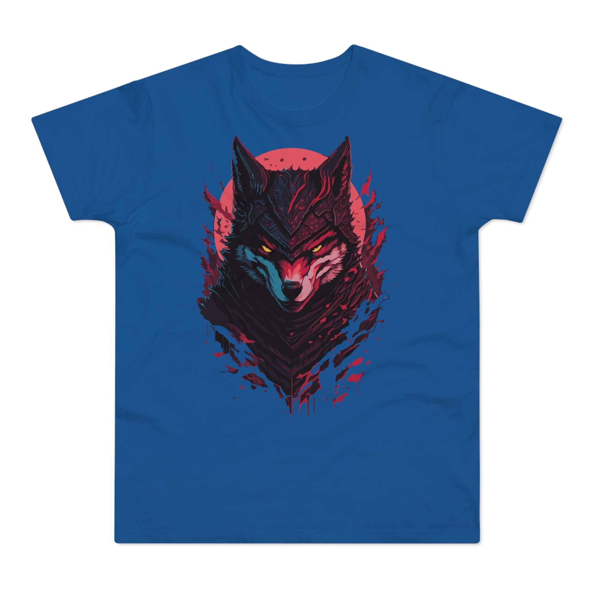 Blå t-shirt med tryk med en ulv med et ondt øje og snigmordstøj.