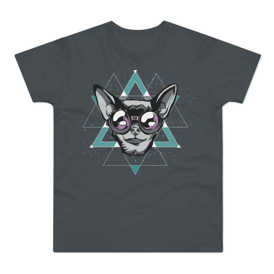 T-shirt med navnet: Chippuh, The Chihuahua, On A Trip | T-Shirt Med Tryk.