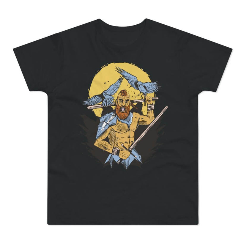 Sort t-shirt med tryk med en kæmpende gal viking og to ravne, der flyver over ham.