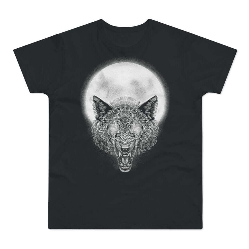 Sort t-shirt med tryk med en snerrende ulv med glødende øjne foran en fuldmåne.